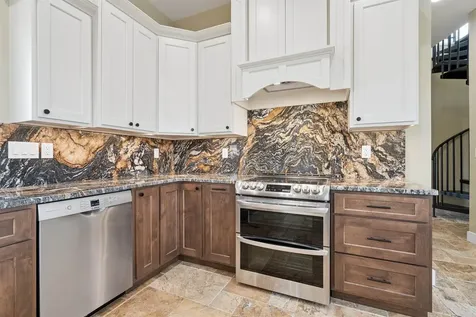 1735 Creek Wood Dubuque IA 52003