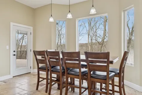 1735 Creek Wood Dubuque IA 52003