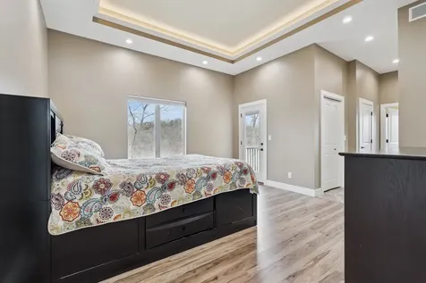 1735 Creek Wood Dubuque IA 52003