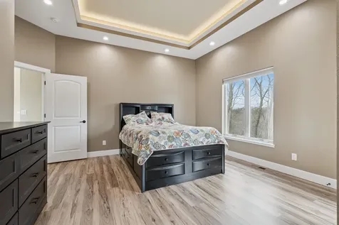 1735 Creek Wood Dubuque IA 52003