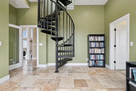 1735 Creek Wood Dubuque IA 52003