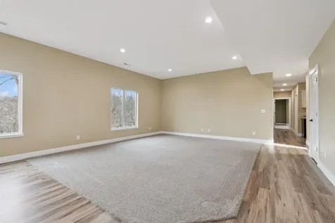 1735 Creek Wood Dubuque IA 52003