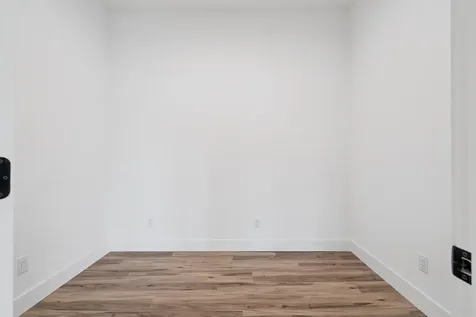 1735 Creek Wood Dubuque IA 52003