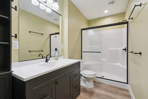 1735 Creek Wood Dubuque IA 52003
