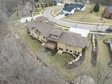 1735 Creek Wood Dubuque IA 52003