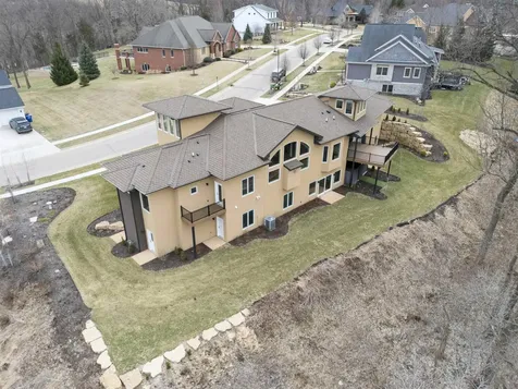 1735 Creek Wood Dubuque IA 52003