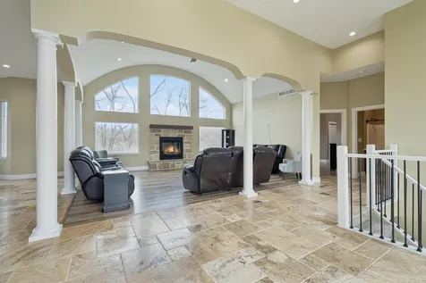 1735 Creek Wood Dubuque IA 52003