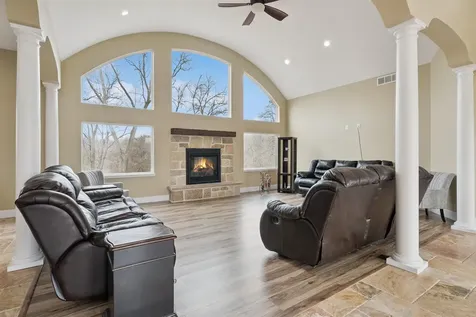 1735 Creek Wood Dubuque IA 52003