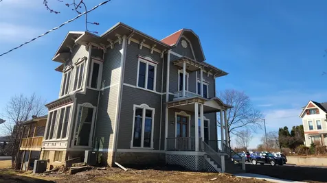 890 W 3rd Dubuque IA 52001