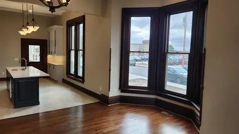 890 W 3rd Dubuque IA 52001