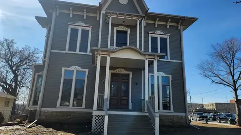 890 W 3rd Dubuque IA 52001