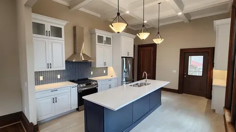 890 W 3rd Dubuque IA 52001