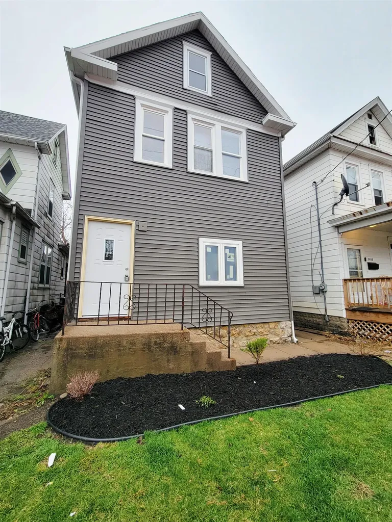2412 White Dubuque IA 52001
