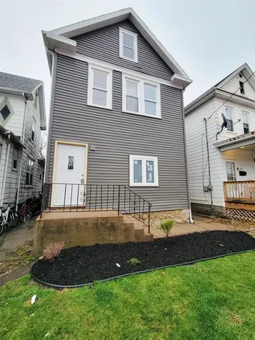 2412 White Dubuque IA 52001