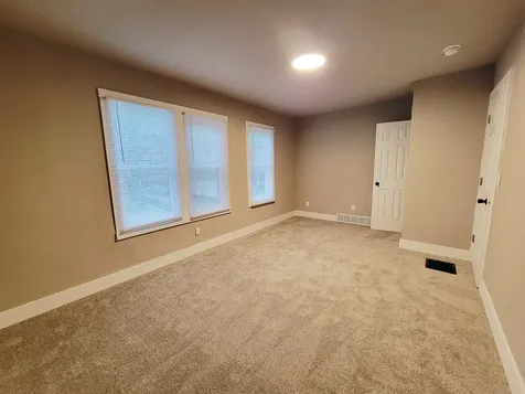2412 White Dubuque IA 52001