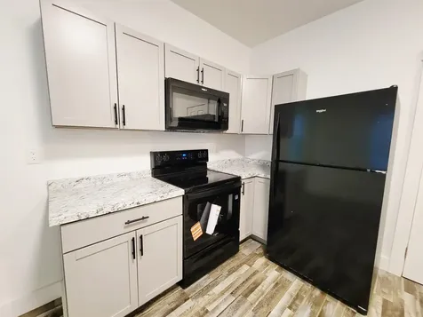 2412 White Dubuque IA 52001