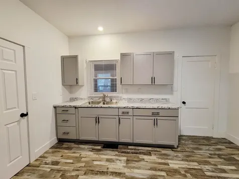 2412 White Dubuque IA 52001