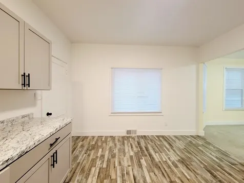 2412 White Dubuque IA 52001