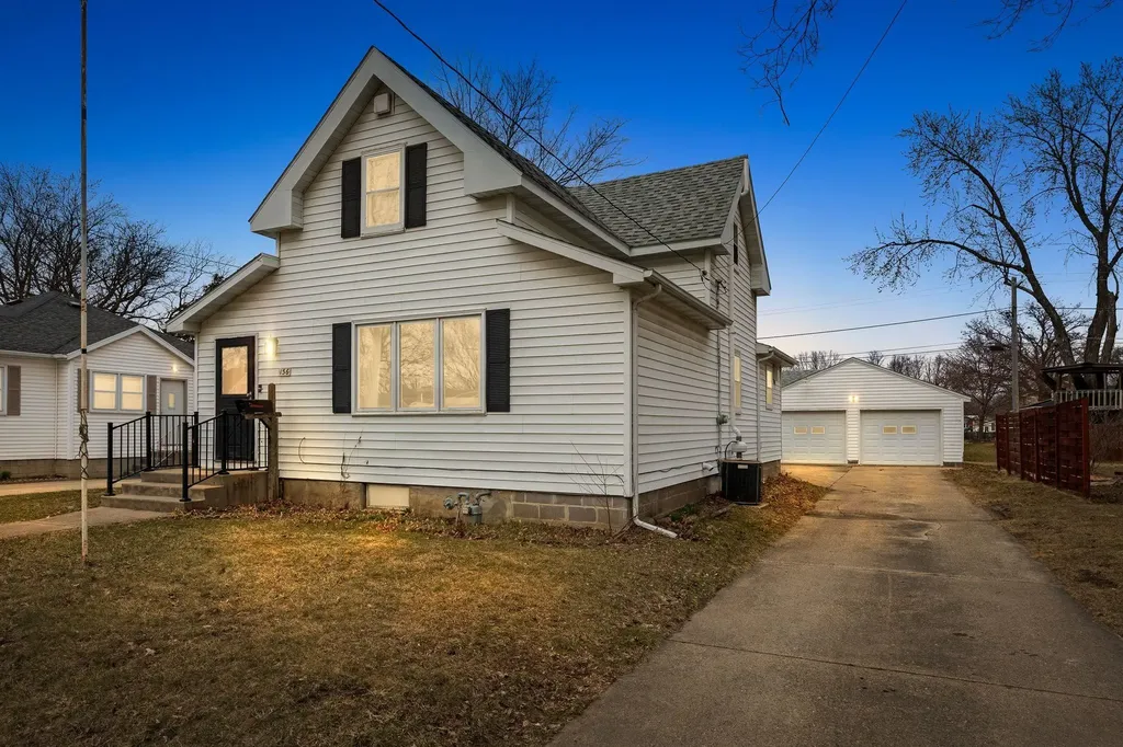 136 Clara Manchester IA 52057