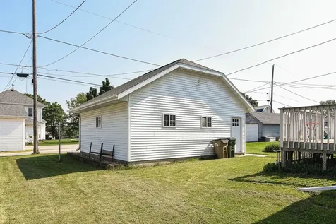 616 5th Avenue SE Dyersville IA 52040