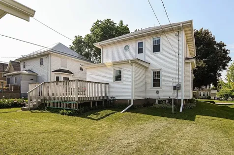 616 5th Avenue SE Dyersville IA 52040