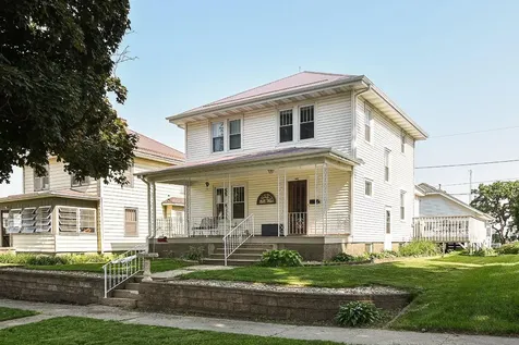 616 5th Avenue SE Dyersville IA 52040