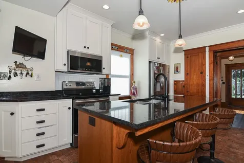 616 5th Avenue SE Dyersville IA 52040