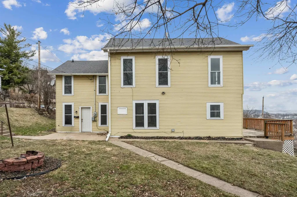 1505 Montrose Dubuque IA 52001
