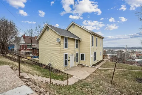 1505 Montrose Dubuque IA 52001