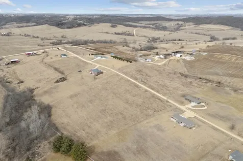 39129 326th Bellevue IA 52031