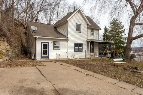 2214 Eagle Dubuque IA 52001
