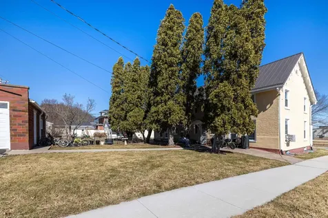 100 N 4th Bellevue IA 52031