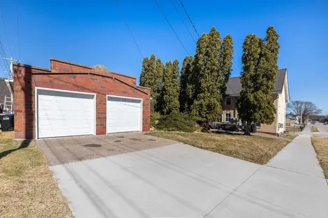 100 N 4th Bellevue IA 52031