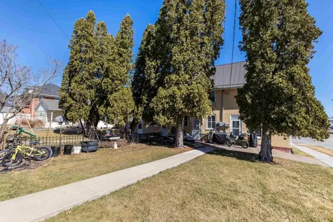 100 N 4th Bellevue IA 52031