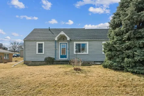 607 SW 5th Cascade IA 52033