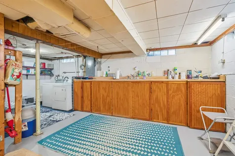 607 SW 5th Cascade IA 52033