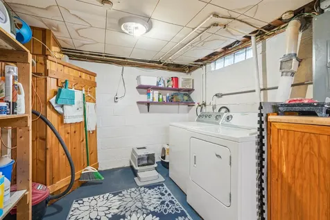 607 SW 5th Cascade IA 52033