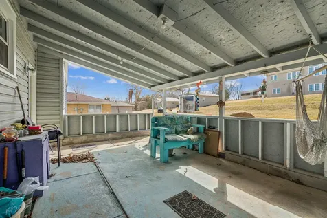 607 SW 5th Cascade IA 52033