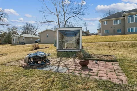 607 SW 5th Cascade IA 52033
