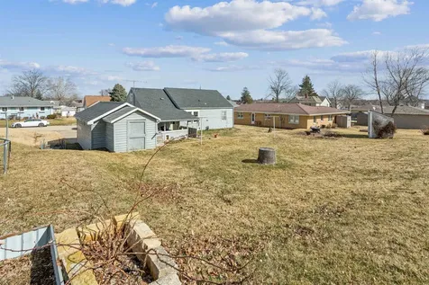 607 SW 5th Cascade IA 52033