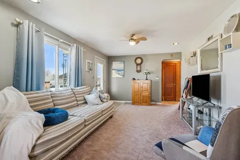 607 SW 5th Cascade IA 52033