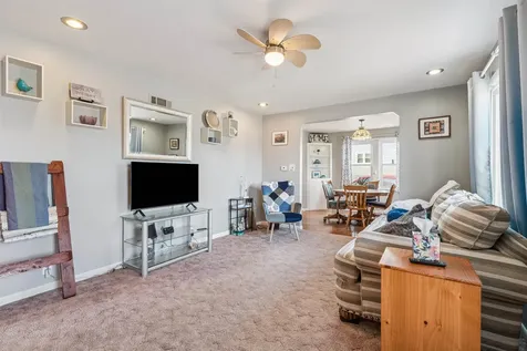607 SW 5th Cascade IA 52033