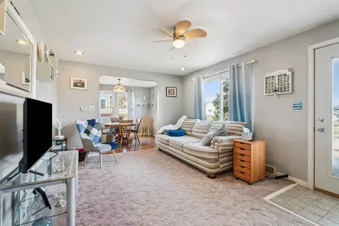 607 SW 5th Cascade IA 52033