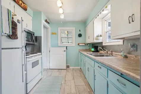 607 SW 5th Cascade IA 52033