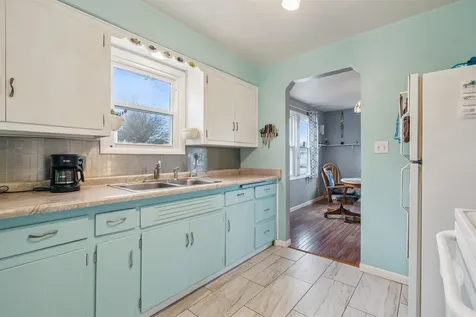 607 SW 5th Cascade IA 52033