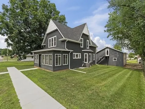 1103 Mulberry Bellevue IA 52031