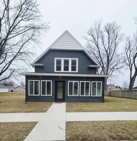 1103 Mulberry Bellevue IA 52031
