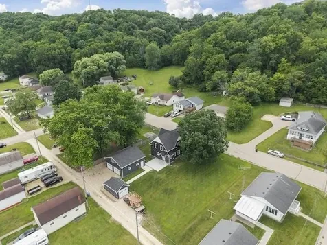 1103 Mulberry Bellevue IA 52031