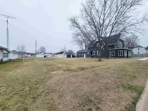 1103 Mulberry Bellevue IA 52031
