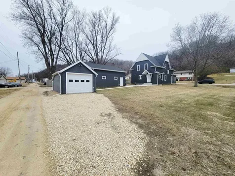 1103 Mulberry Bellevue IA 52031
